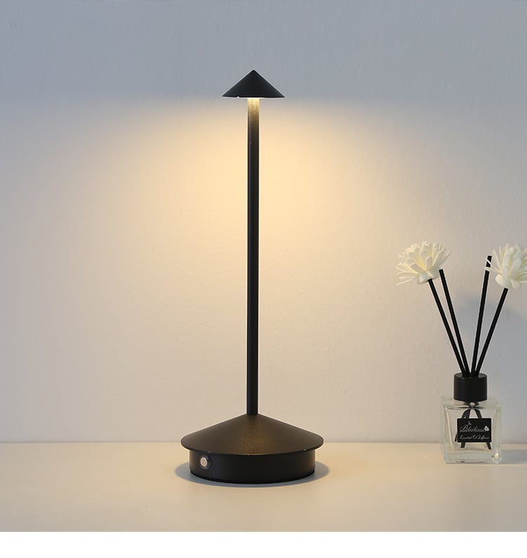 GGM PIUS Rechargeable LED Table Lamp