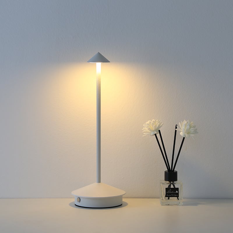 GGM PIUS Rechargeable LED Table Lamp