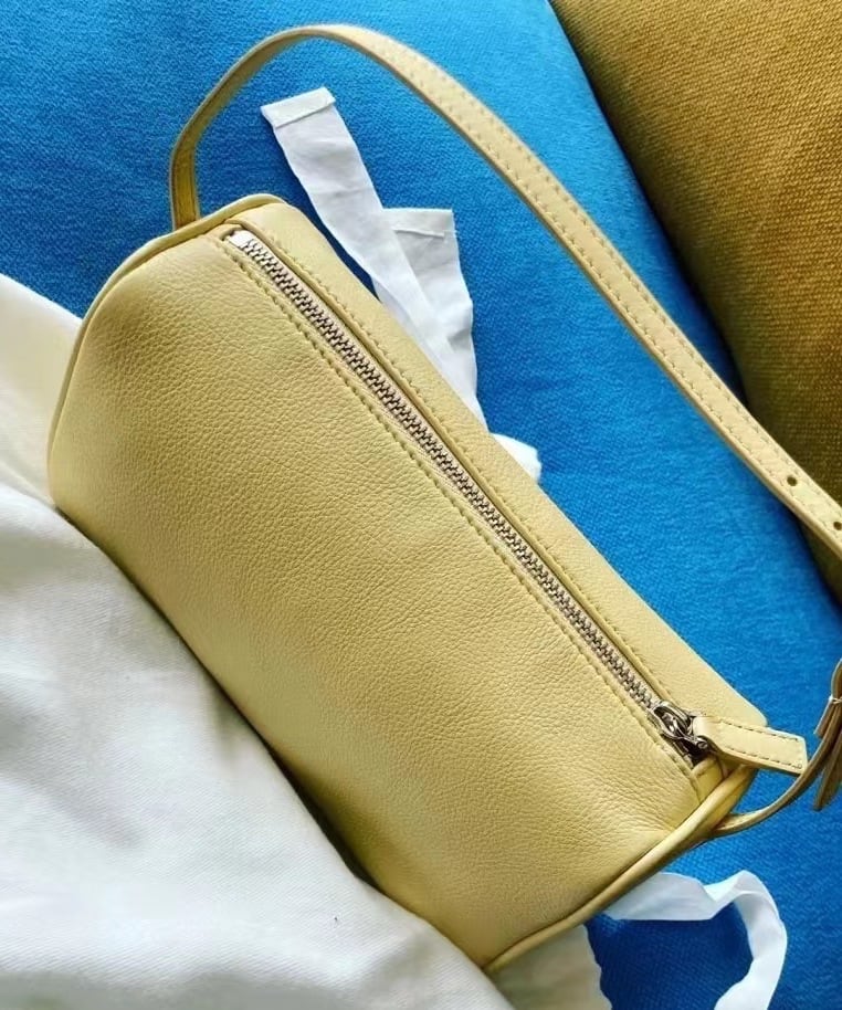 TROW Square 90's Shoulder Bag - in Leather
