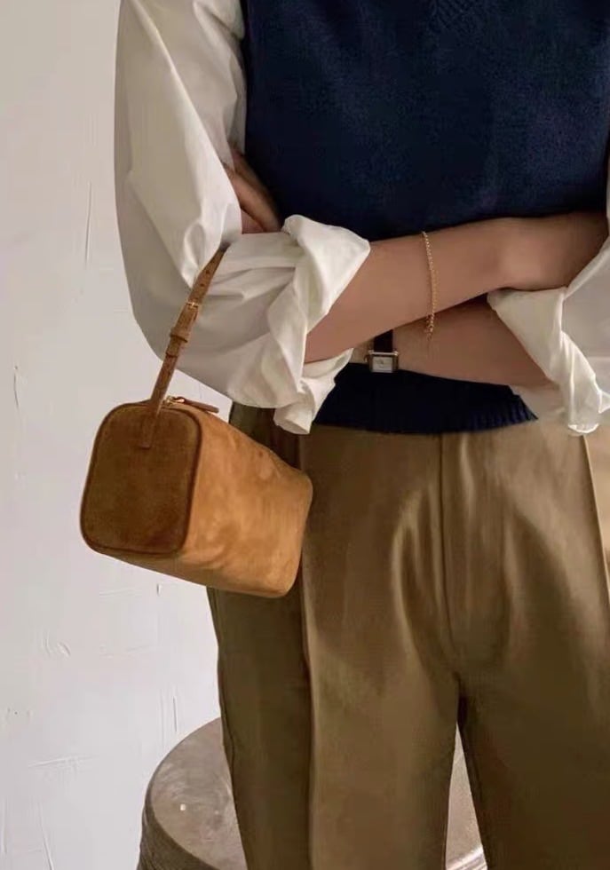 TROW Square 90's Shoulder Bag - in Leather